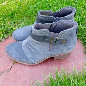 Earth Origins boots,size 8.5,gray